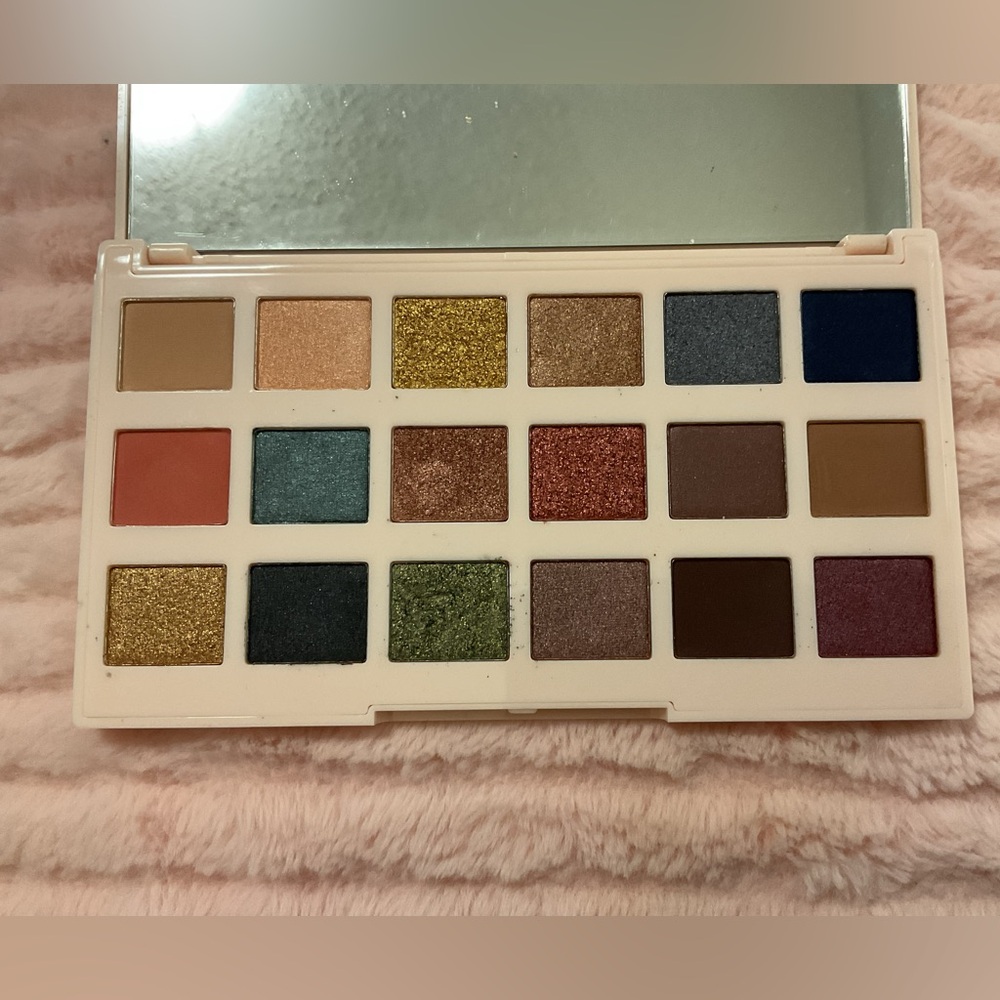 Ciate London 18 Pan Eyeshadow Palette